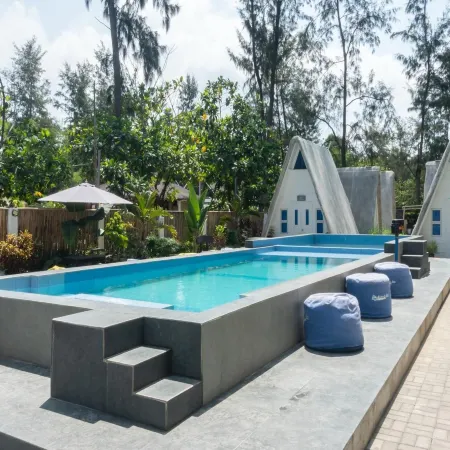 Costas De Liwa Bar & Beach Resort