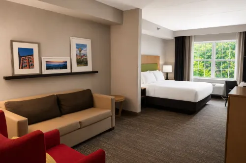 La Quinta Inn & Suites by Wyndham Knoxville West - 2-Star