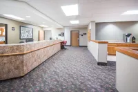 Super 8 by Wyndham Iola KS