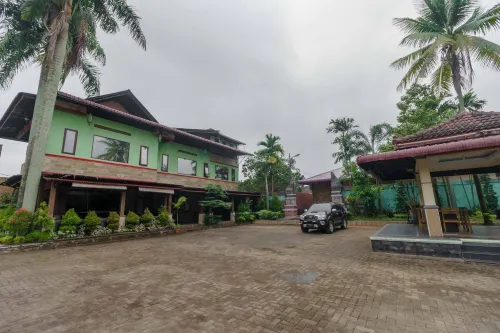 RedDoorz Plus @ Setiabudi Medan 4 Hotels in Medan Selayang
