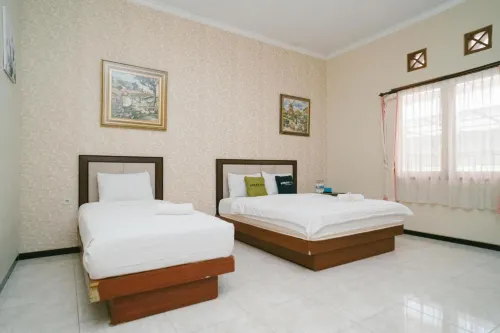 Urbanview Hotel Griya Surya Malang by RedDoorz Hotels in Klojen