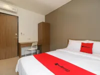 RedDoorz Syariah Near Rumah Sakit Medika Dramaga Hotels in Dramaga