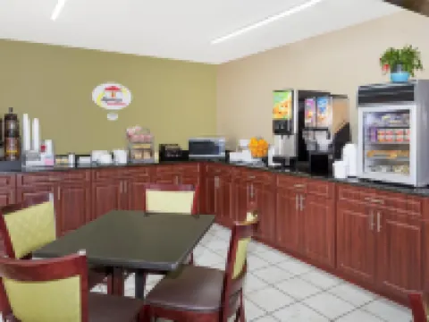 Super 8 by Wyndham Sarasota Near Siesta Key Hotels in Sarasota