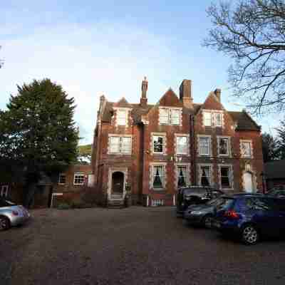 Canterbury Hotel Cottages and Apartment's Hotel Exterior