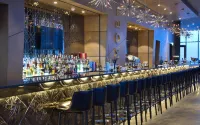 DoubleTree by Hilton Minsk - ที่มีบาร์