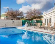 Quality Inn & Suites Tulare - Pools
