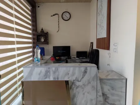 Hotel LR Delite Inn Отели рядом с достопримечательностью «Шри Дварикадхиш Темпл, Матхура»