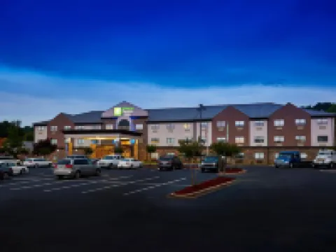 Holiday Inn Express & Suites BIRMINGHAM SOUTH - PELHAM by IHG Hotels in Pelham