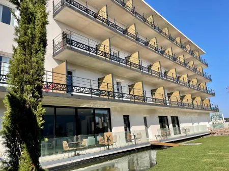 Golden Tulip Martigues - Provence Отели в г. Пор-де-Бук