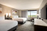 DoubleTree by Hilton St. Paul East - parking