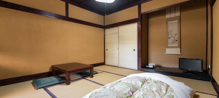 Kadokyu Ryokan Hoteles en Takaoka
