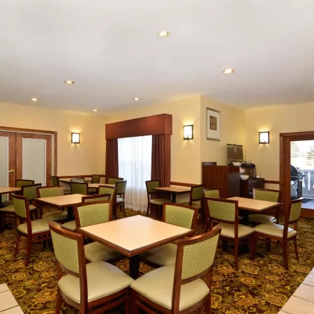 Country Inn & Suites by Radisson, Stevens Point, WI