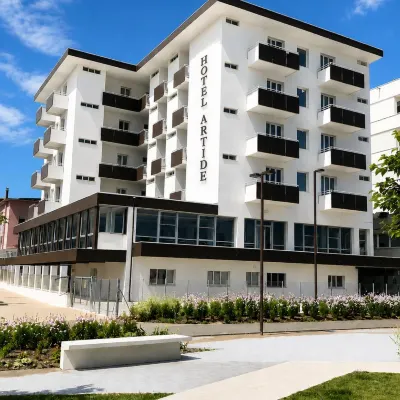 Hotel Artide Các khách sạn gần Khải hoàn môn Arco di Augusto