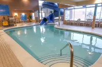 PRAIRIE CREST CALGARY AIRPORT by IHG - Pools