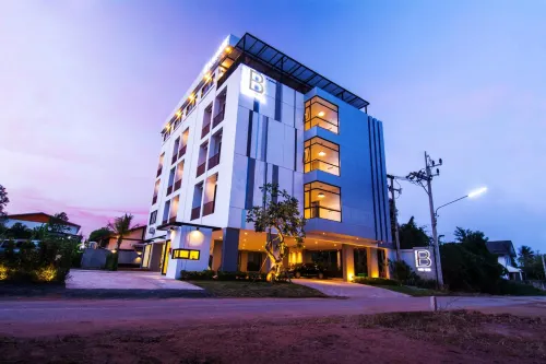 บี บูทีคโฮเทล - โรงแรมราคาถูก