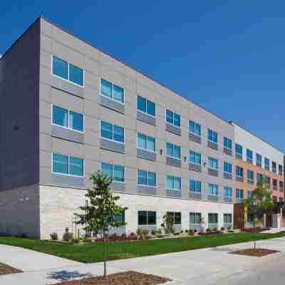 Holiday Inn Express & Suites des Moines Downtown Hotel Exterior