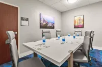Holiday Inn & Suites BOTHELL by IHG - parking