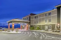 La Quinta Inn & Suites by Wyndham Lancaster Hotels in Lancaster County