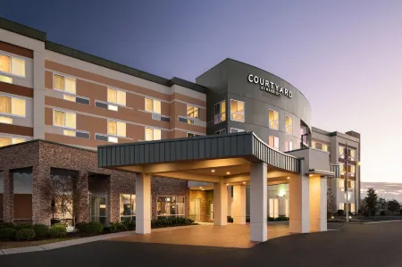 Courtyard Fayetteville Fort Liberty/Spring Lake