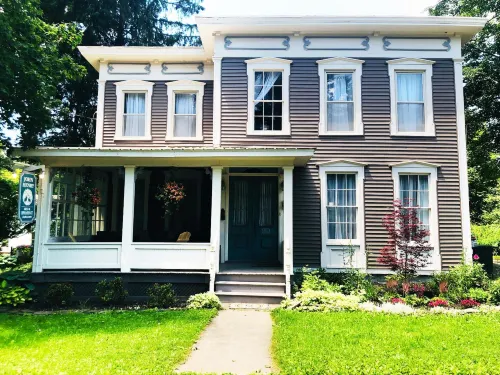 John Henry Bed & Breakfast Hotels in Cherry Valley