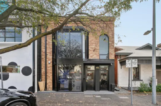 Cozy Stays - Private Rooms in Adelaide CBD with Shared Facilities