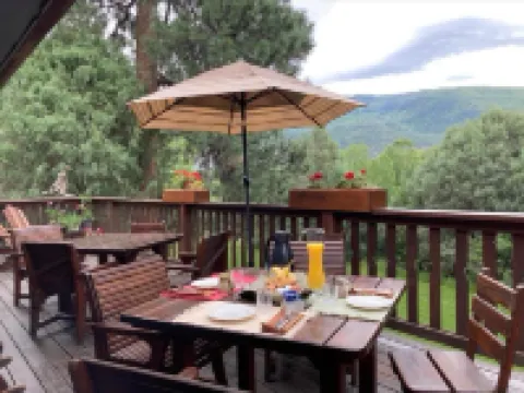 鄉村陽光早餐和床