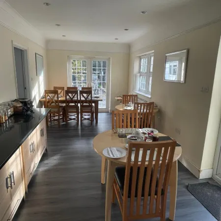 Oakhurst Gatwick B&B