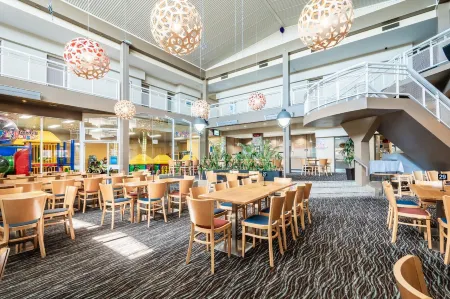 The Lighthouse Hotel Отели рядом с достопримечательностью «Пенгин»