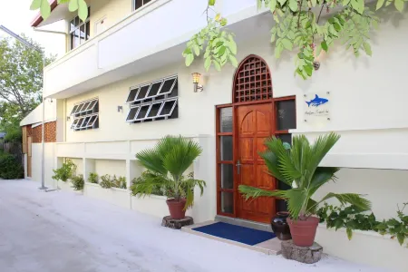 Hanifaru Transit Inn Отели в г. Kunfunadhoo