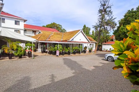 Melvic Hotel Отели рядом с достопримечательностью «Dunga Bay»