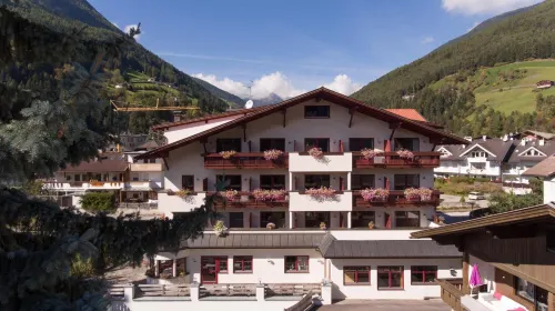 Hotel Hellweger Hotels in Sand in Taufers