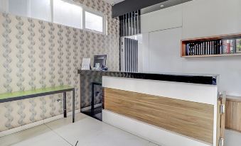 Collection O Cihampelas Near Ciwalk Formerly Regia Cihampelas