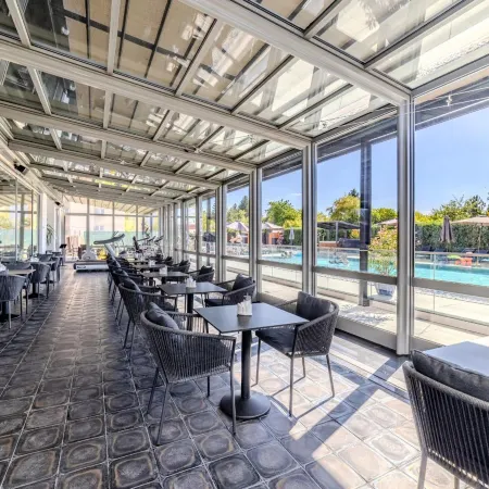 Hotel Aura Design & Garden Pool Отели рядом с достопримечательностью «Прага 09»
