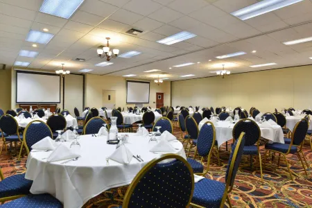 Rock Island Inn & Suites Marshalltown Отели в г. Маршалтаун