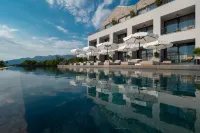 Vivid Blue Serenity Resort - Pools