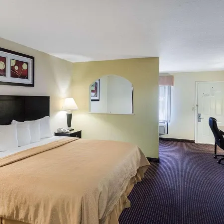 Econo Lodge Inn & Suites West – Energy Corridor