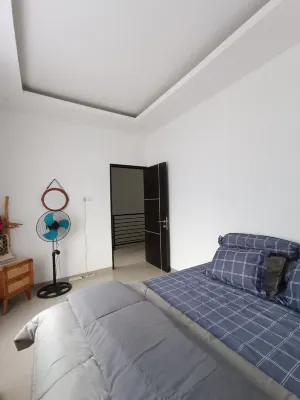 Kamaniya Batu Hotels in Junrejo