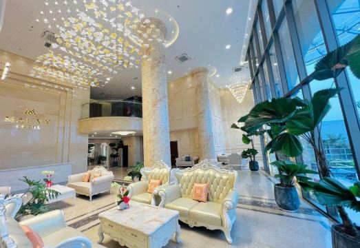 떠이닌 호텔 내부 전경