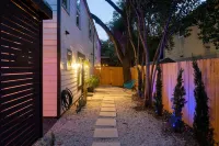 Stunning 3rd St Escape 6th Street - 4 Min Walk Hotels in East Austin