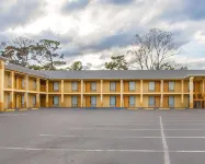Econo Lodge Inn & Suites Hotels in Evergreen