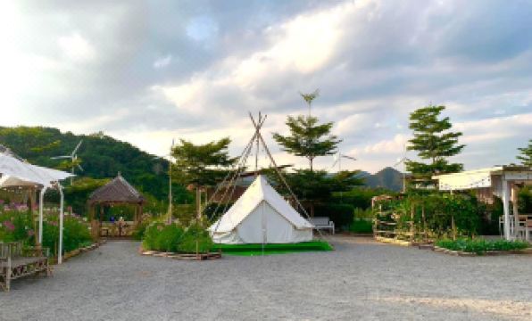 Luv Mountain & Flower Camp Pala-U