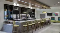 Hilton Garden Inn Wichita Airport - bar