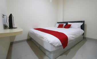 RedDoorz Plus Near Mall Ciputra Jakarta