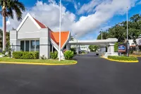 Howard Johnson by Wyndham Vero Beach / Downtown Hotels in Vero Beach