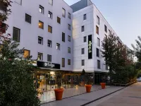Appart hôtel Q7 Lodge Lyon 7 Hotels near Confluence