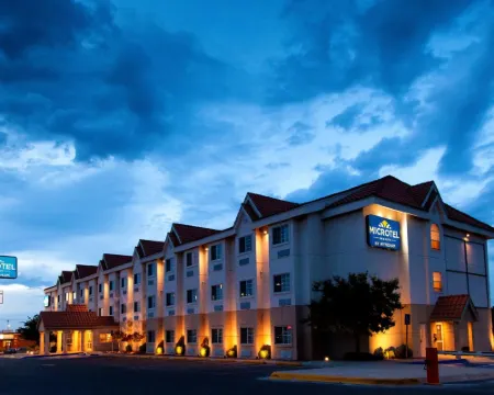 マイクロテル イン & スイーツ バイ ウィンダム チワワ チワワのホテル