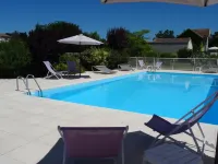 Domaine de l'Echassier, the Originals Relais - Swimmingpools