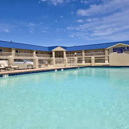 Baymont by Wyndham McAlester Hwy 69
