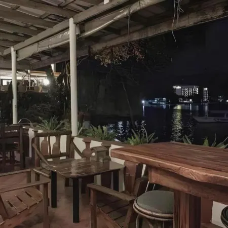 Harleys Pub and Hotel
