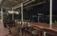 Harleys Pub and Hotel - 3つ星